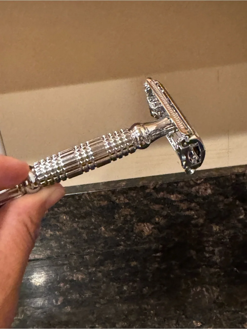 Metal Chrome Double-Edge Safety Razor with Blade Dispenser for Shaving